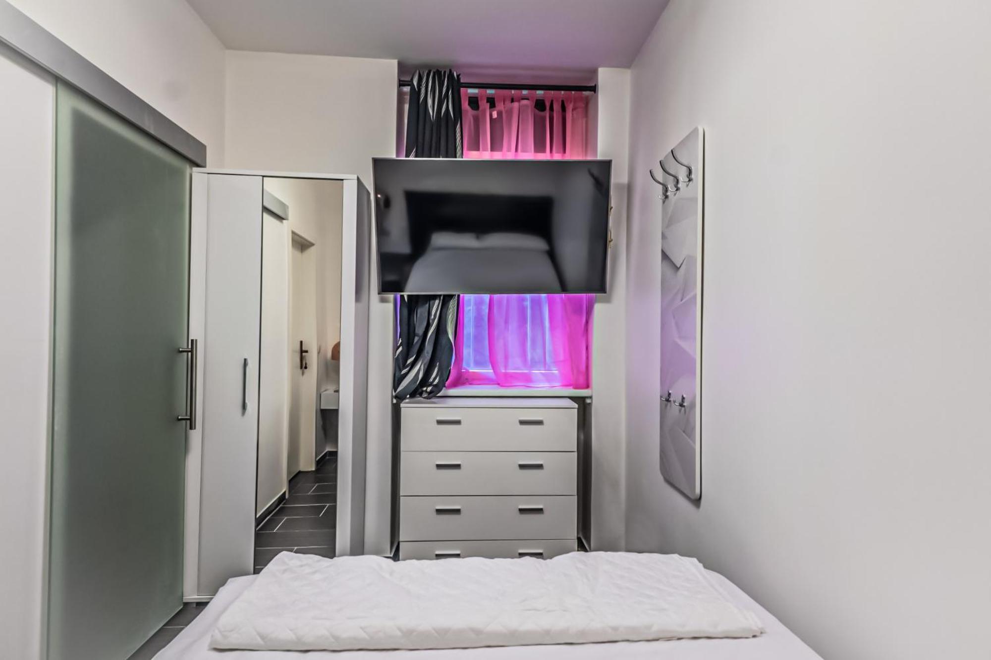 One Way Apartment *
